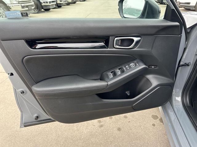 Photo of 2025 Urban Gray Pearl Honda Civic Hybrid