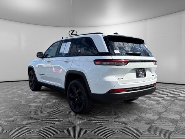 Photo of 2023 Bright White Clearcoat Jeep Grand Cherokee