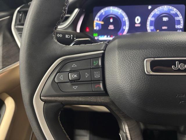 Photo of 2023 Bright White Clearcoat Jeep Grand Cherokee