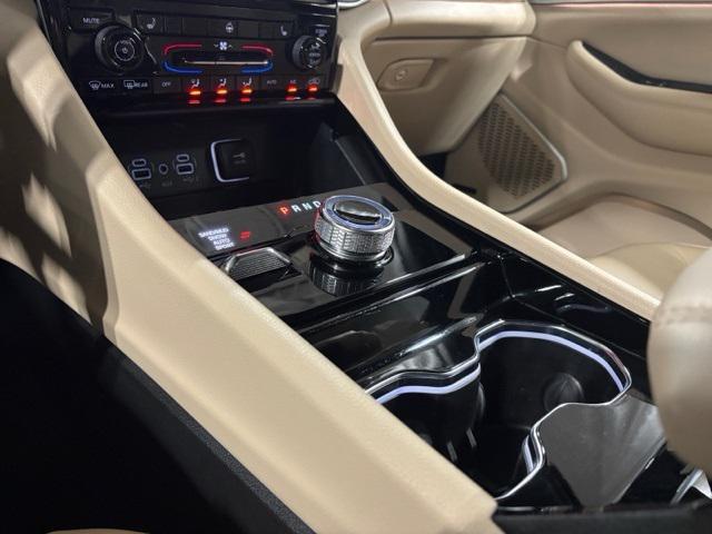 Photo of 2023 Bright White Clearcoat Jeep Grand Cherokee