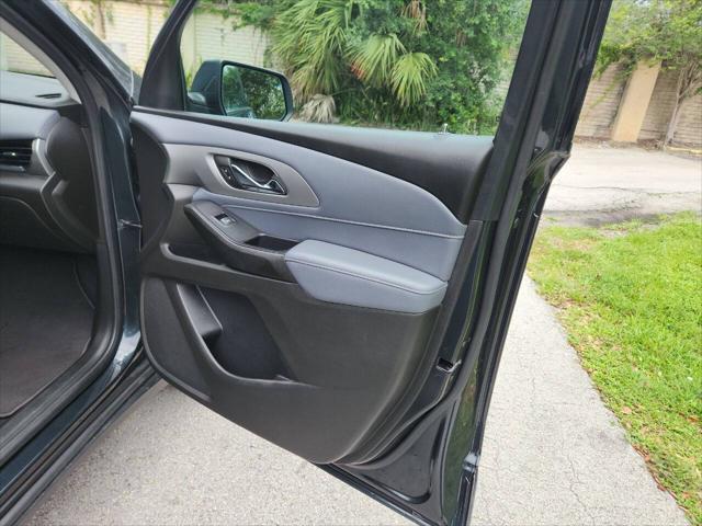 Photo of 2021 Gray Chevrolet Traverse