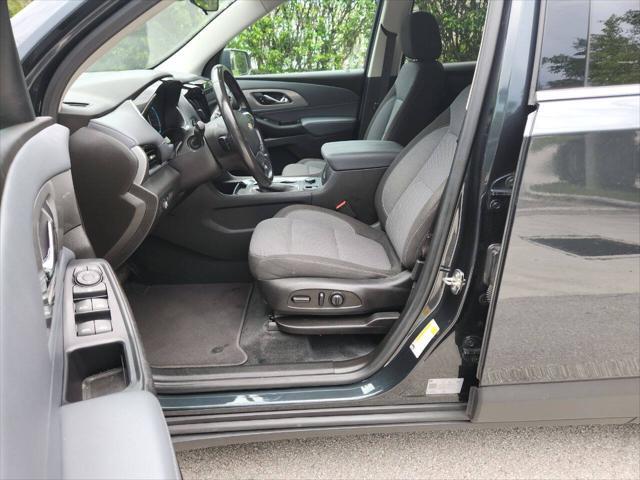 Photo of 2021 Gray Chevrolet Traverse