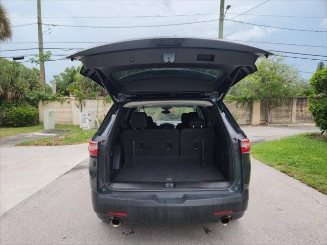 Photo of 2021 Gray Chevrolet Traverse
