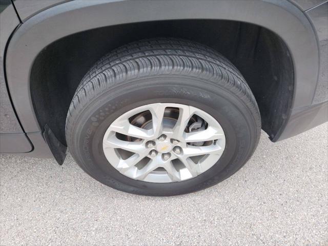 Photo of 2021 Gray Chevrolet Traverse