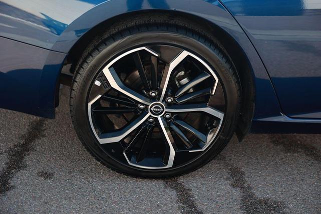 Photo of 2023 Deep Blue Pearl Nissan Altima