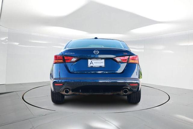 Photo of 2023 Deep Blue Pearl Nissan Altima