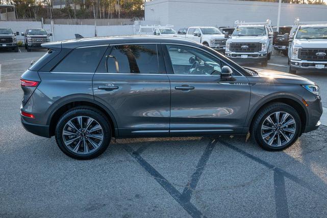 Photo of 2022 Asher Gray Metallic Clearcoat Lincoln Corsair