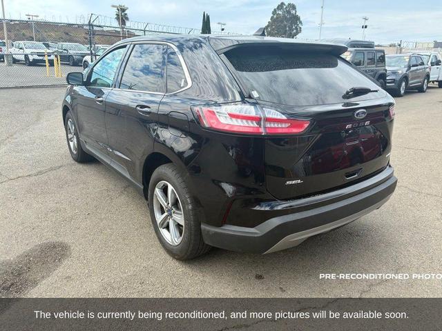 Photo of 2022 Agate Black Metallic Ford Edge