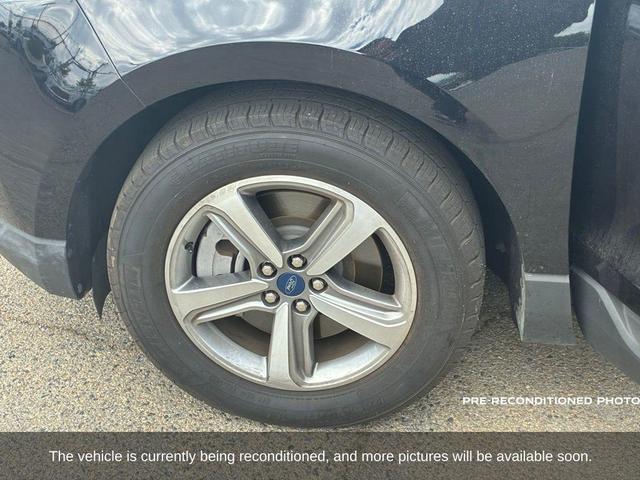 Photo of 2022 Agate Black Metallic Ford Edge