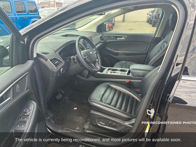 Photo of 2022 Agate Black Metallic Ford Edge