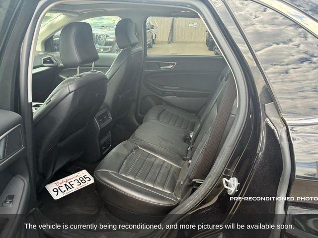 Photo of 2022 Agate Black Metallic Ford Edge