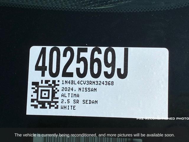 Photo of 2024 Pearl White Tricoat Nissan Altima