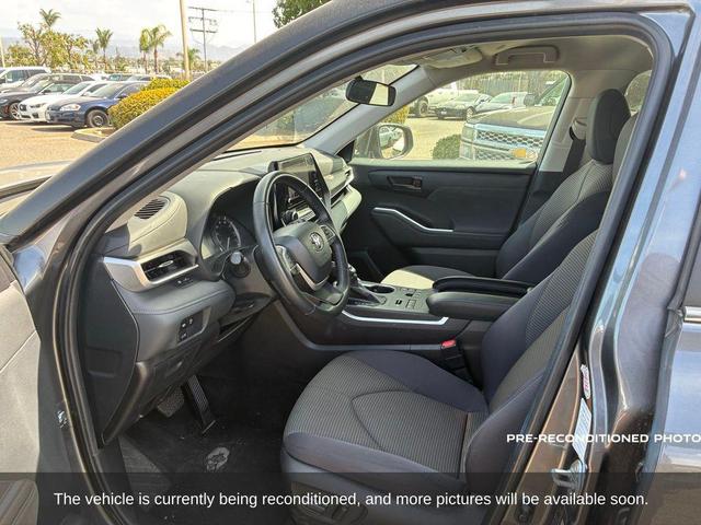 Photo of 2024 Gray Toyota Highlander