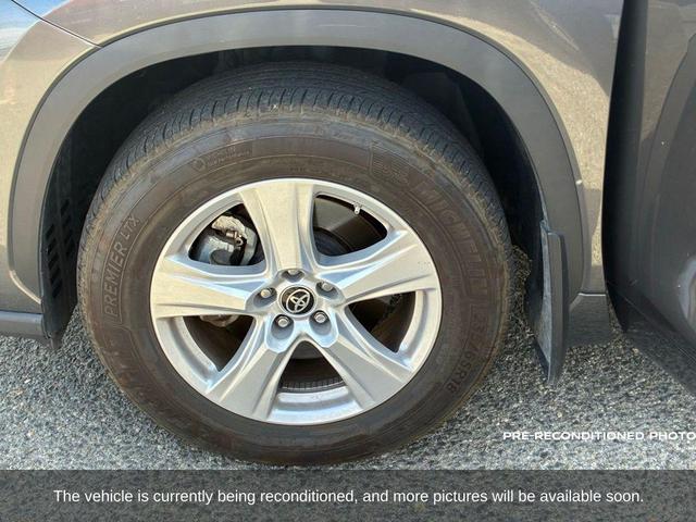 Photo of 2024 Gray Toyota Highlander