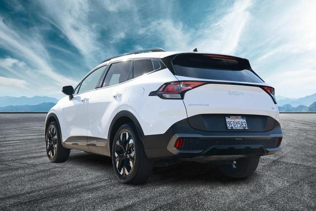 Photo of 2023 Glacial White Pearl Kia Sportage