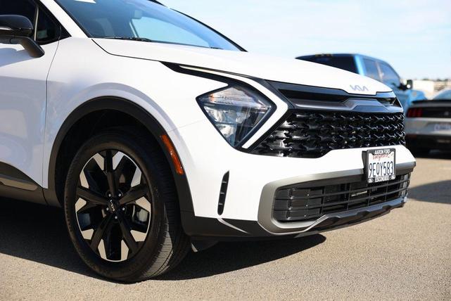 Photo of 2023 Glacial White Pearl Kia Sportage