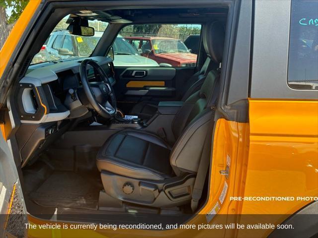 Photo of 2022 Orange Metallic Ford Bronco