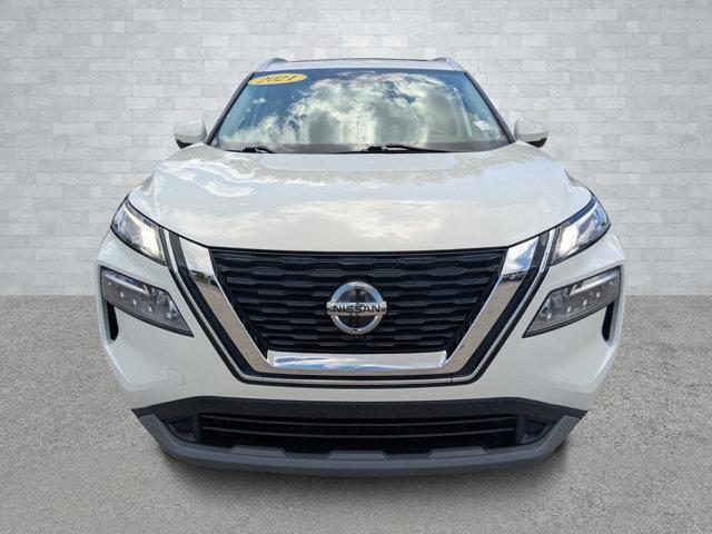Photo of 2021 Pearl White Tricoat Nissan Rogue
