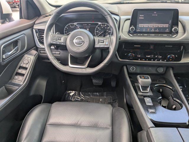 Photo of 2021 Pearl White Tricoat Nissan Rogue