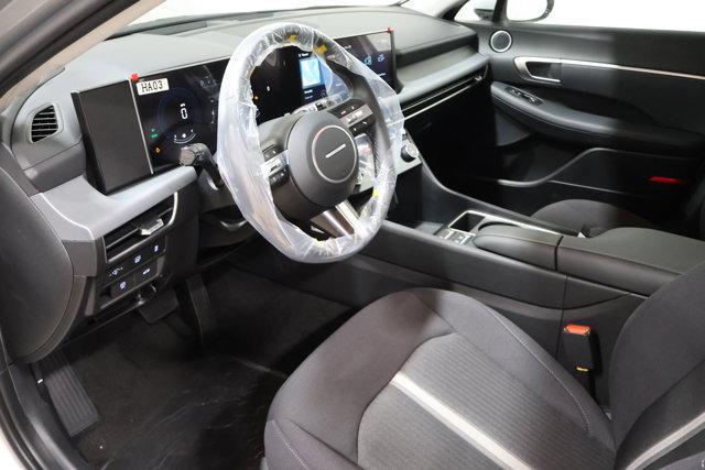 Photo of 2025 Silver Hyundai SONATA Hybrid