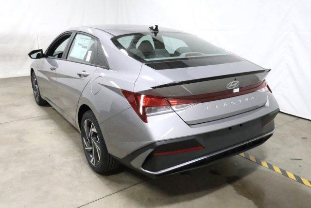 Photo of 2025 Fluid Metallic Hyundai ELANTRA