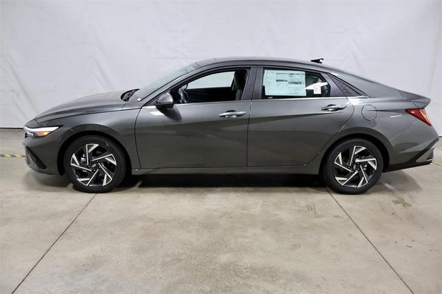Photo of 2025 Amazon Gray Hyundai ELANTRA HEV