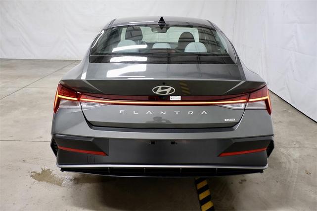 Photo of 2025 Amazon Gray Hyundai ELANTRA HEV
