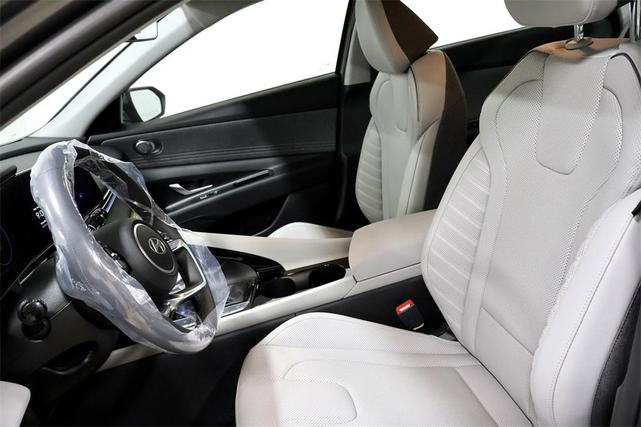 Photo of 2025 Amazon Gray Hyundai ELANTRA HEV