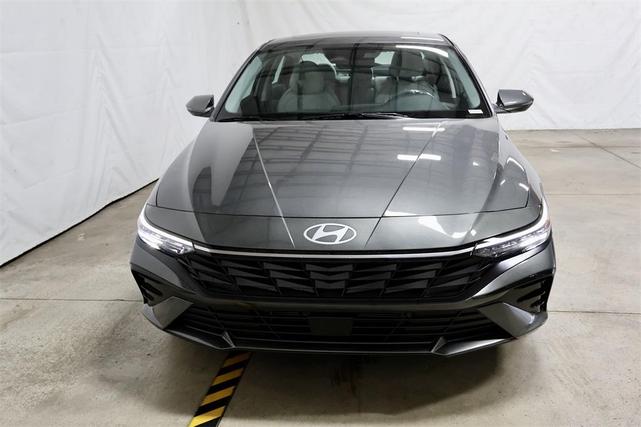 Photo of 2025 Amazon Gray Hyundai ELANTRA HEV