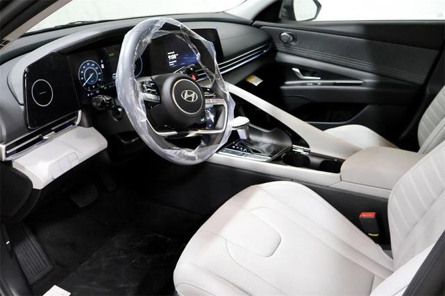 Photo of 2025 Amazon Gray Hyundai ELANTRA HEV