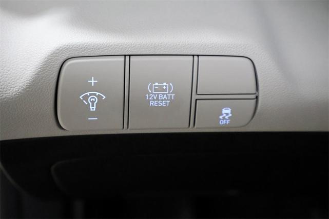 Photo of 2025 Amazon Gray Hyundai ELANTRA HEV
