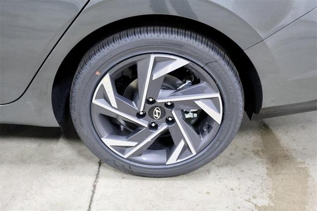 Photo of 2025 Amazon Gray Hyundai ELANTRA HEV