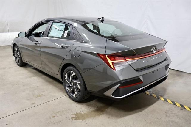 Photo of 2025 Amazon Gray Hyundai ELANTRA HEV
