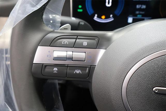 Photo of 2025 White Hyundai SONATA Hybrid