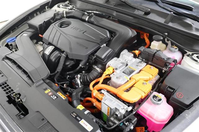 Photo of 2025 White Hyundai SONATA Hybrid