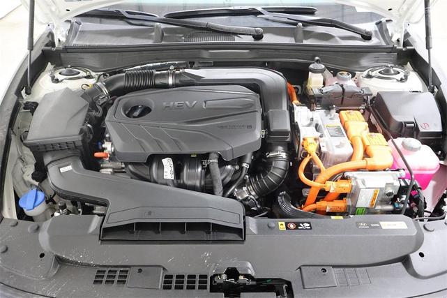 Photo of 2025 White Hyundai SONATA Hybrid