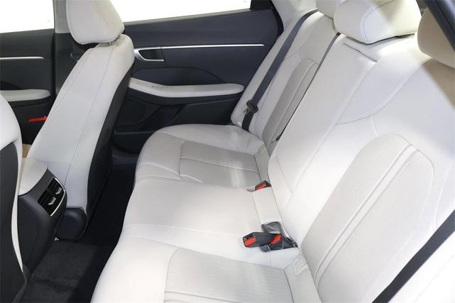 Photo of 2025 White Hyundai SONATA Hybrid
