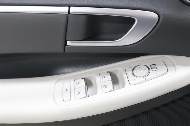 Photo of 2025 White Hyundai SONATA Hybrid