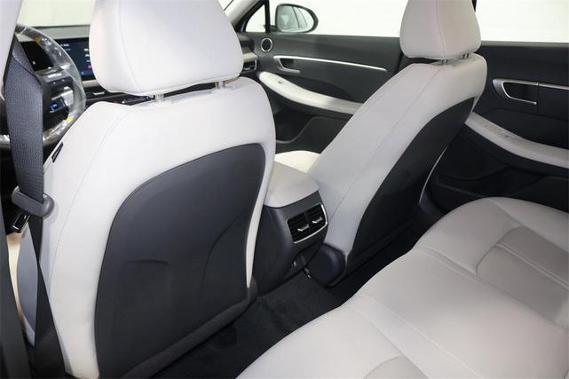 Photo of 2025 White Hyundai SONATA Hybrid