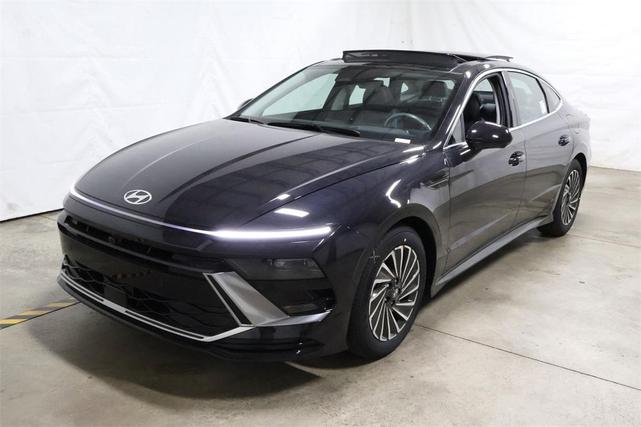 Photo of 2025 Carbon Blue Hyundai SONATA Hybrid