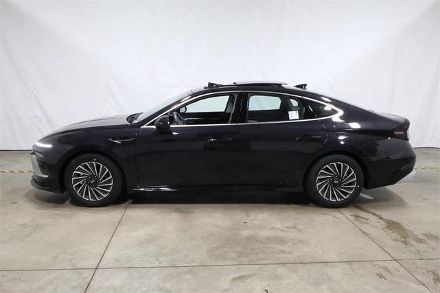 Photo of 2025 Carbon Blue Hyundai SONATA Hybrid