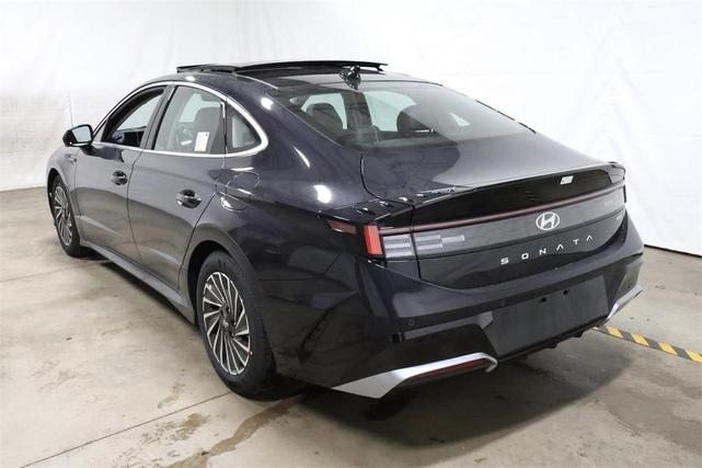 Photo of 2025 Carbon Blue Hyundai SONATA Hybrid