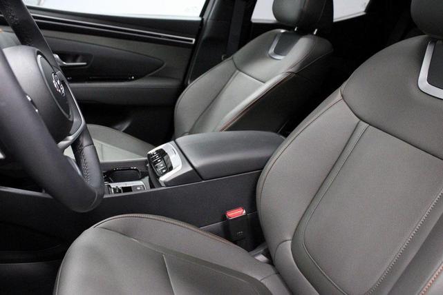 Photo of 2024 Phantom Black Hyundai SANTA CRUZ