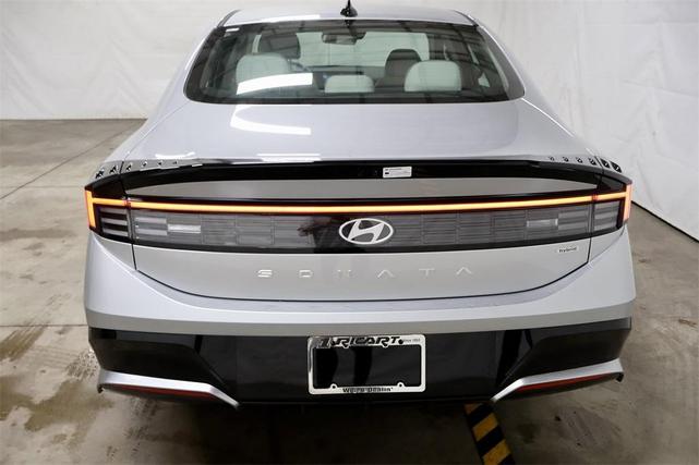 Photo of 2025 Silver Hyundai SONATA Hybrid