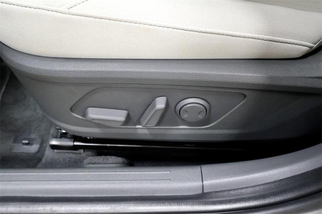 Photo of 2025 Silver Hyundai SONATA Hybrid