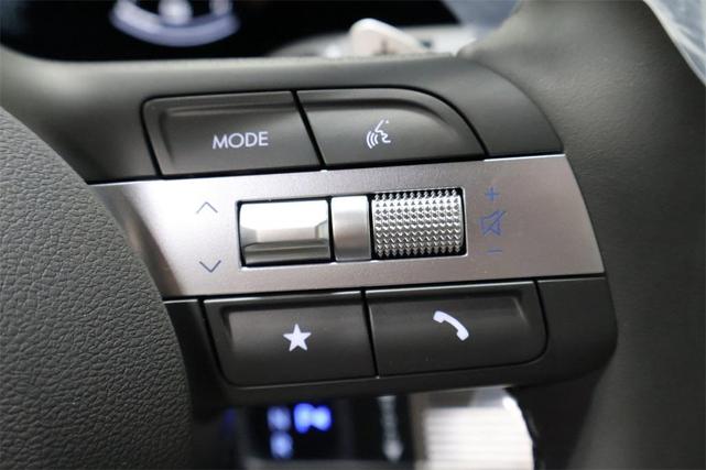 Photo of 2025 Silver Hyundai SONATA Hybrid