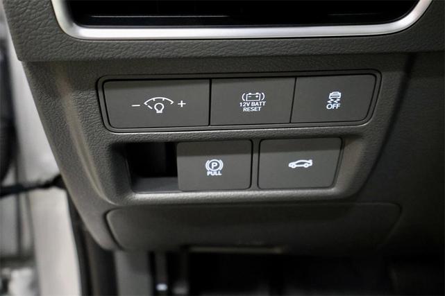Photo of 2025 Silver Hyundai SONATA Hybrid