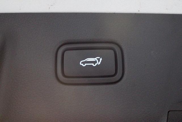 Photo of 2023 Hyper White Hyundai PALISADE