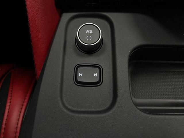 Photo of 2025 Platinum White Pearl Acura MDX
