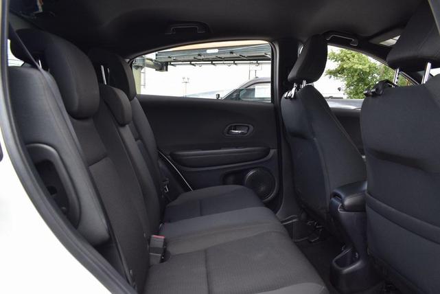 Photo of 2022 Platinum White Pearl Honda HR-V